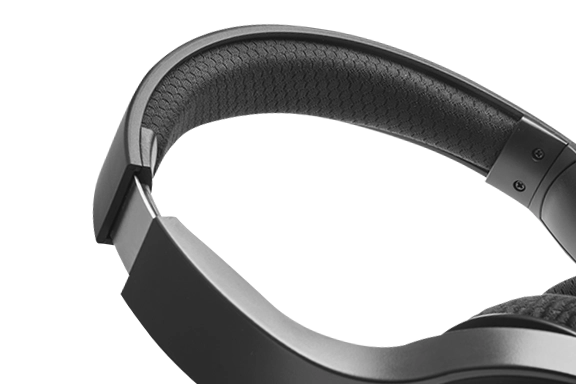 Detailed view of the carrying handle of the over-ear headphones with padding and adjustable length for optimum wearing comfort.