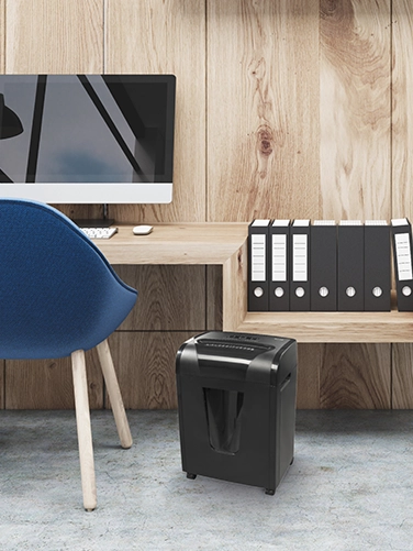 Hama "Premium M10" document shredder stands at desk