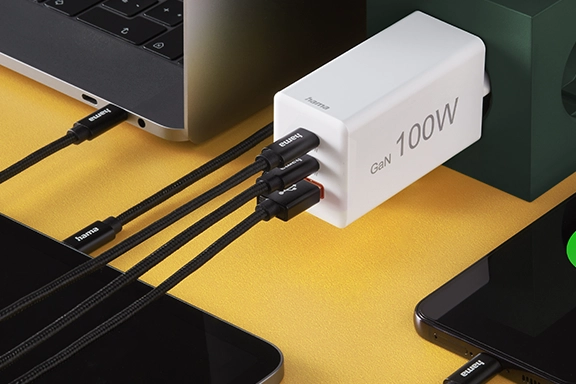 Hama Quick Charger charges three devices simultaneously
