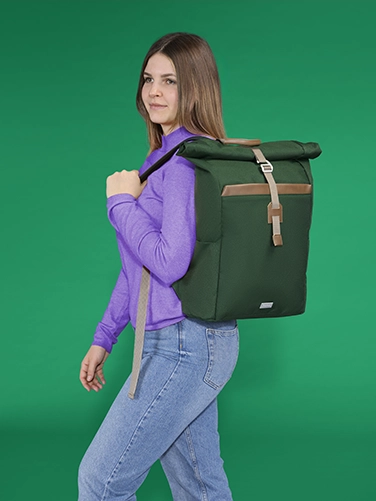 A young woman casually carries the Hama "Silvan" laptop backpack over her shoulder